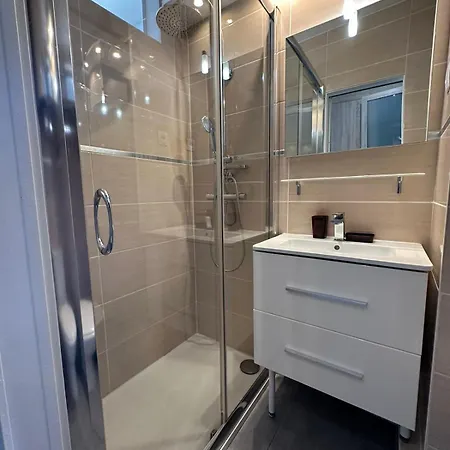 Heliopolis J 201 * アグド